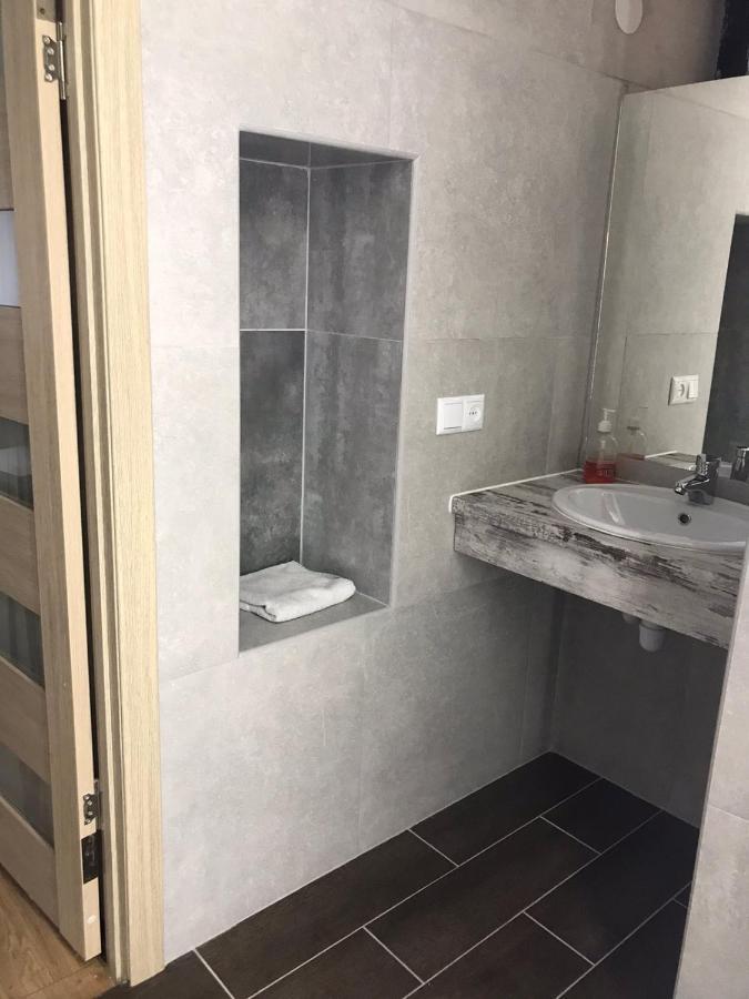 Kulisha 4 Apartments Near The Opera リヴィウ エクステリア 写真