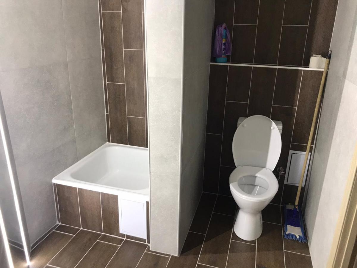 Kulisha 4 Apartments Near The Opera リヴィウ エクステリア 写真