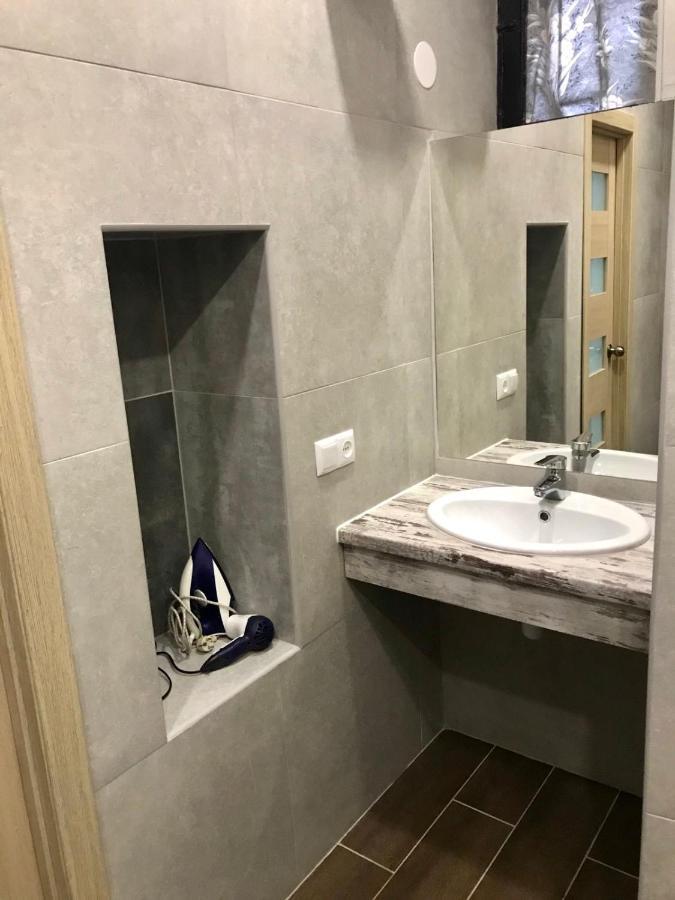 Kulisha 4 Apartments Near The Opera リヴィウ エクステリア 写真